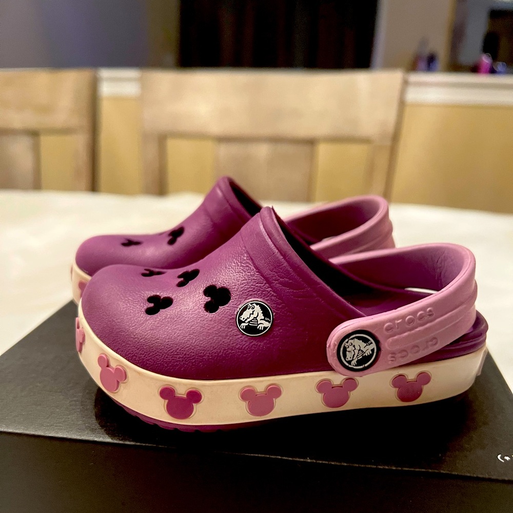 Crocs Toddler Girl's Clogs Size 4/5 Disney Purple Mickey Mouse